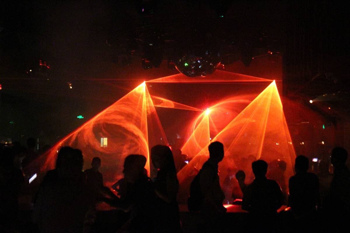 Лазерная установка купить в Иркутске для дискотек, вечеринок, дома, кафе, клуба